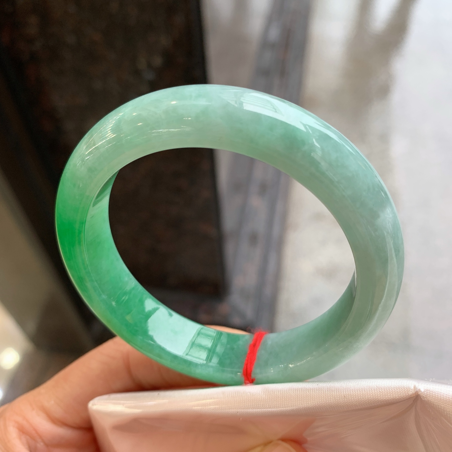 正圈飘绿 有纹 尺寸：55.2/12.5/8.6 色辣