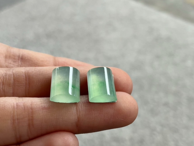 绿马鞍一对 尺寸11.7×9.3×4.6/11.5×9×4.2