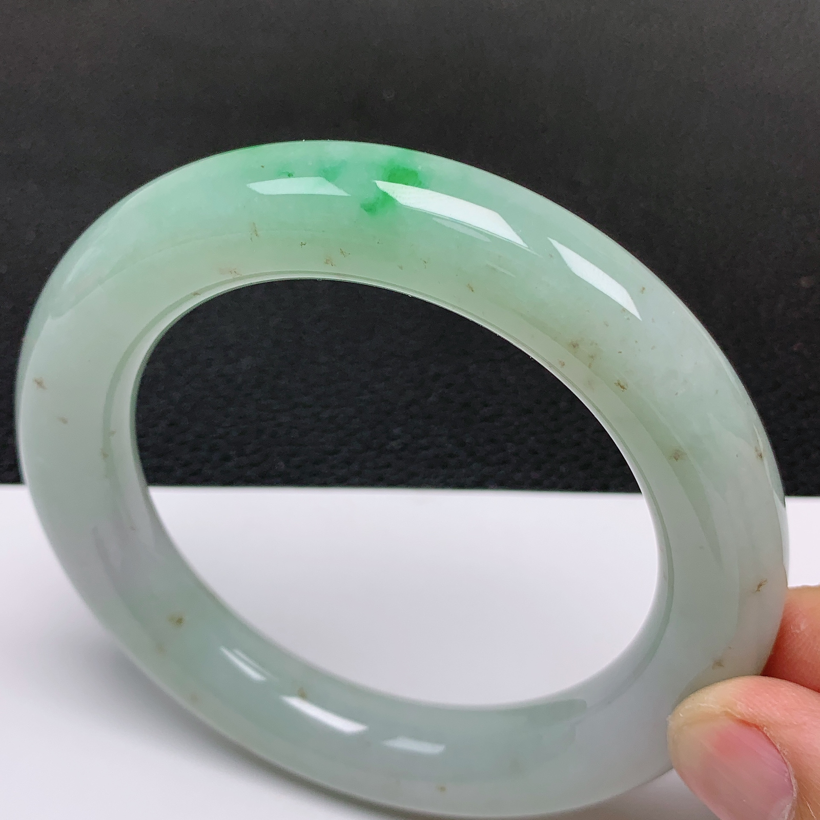 大圈口60～61 天然翡翠老坑冰润双彩飘绿胖圆条手镯 尺寸60.5*12.8*13mm