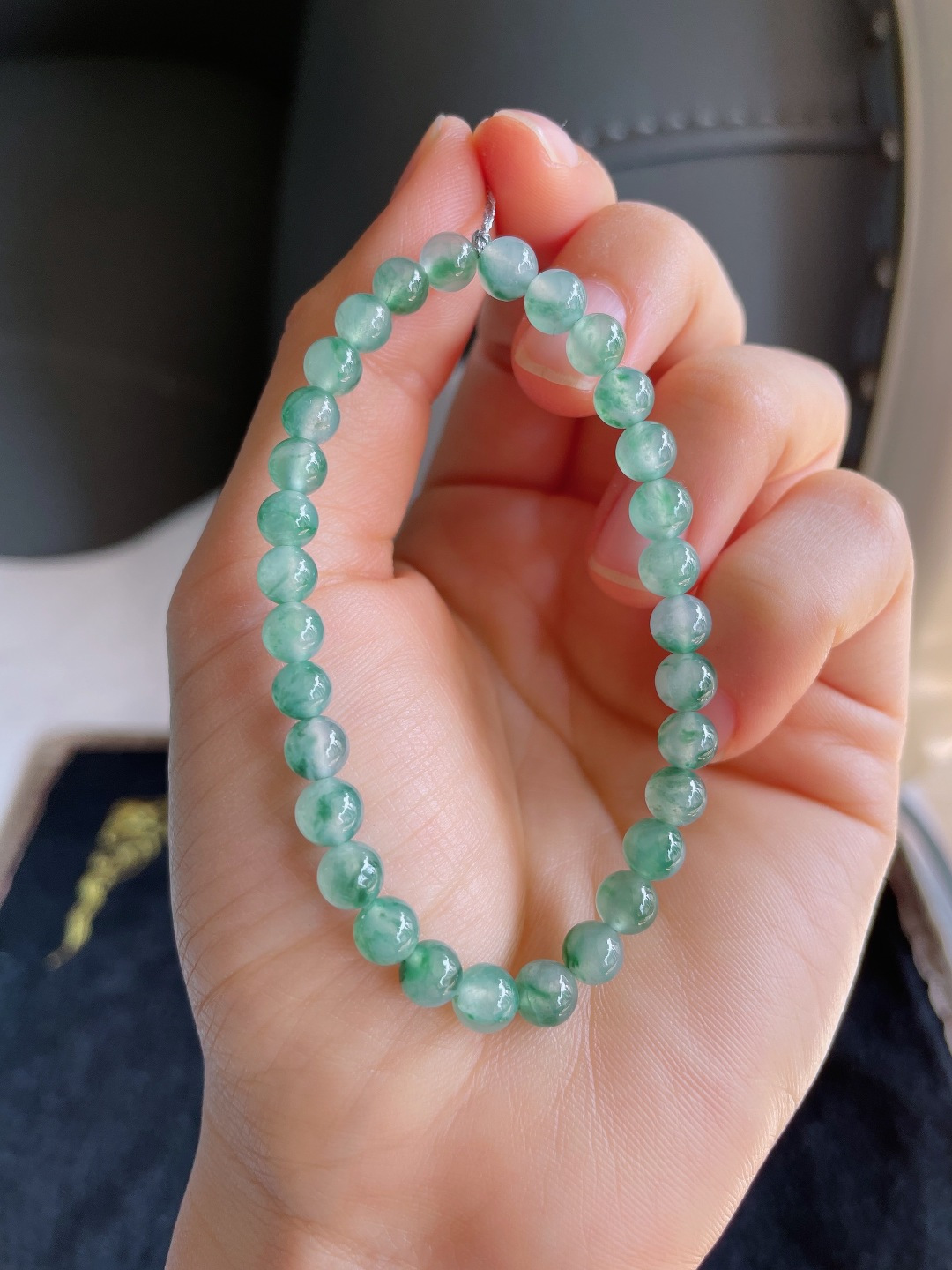缅甸天然翡翠A货，冰飘花手串，尺寸：5.7mm。【编3754】