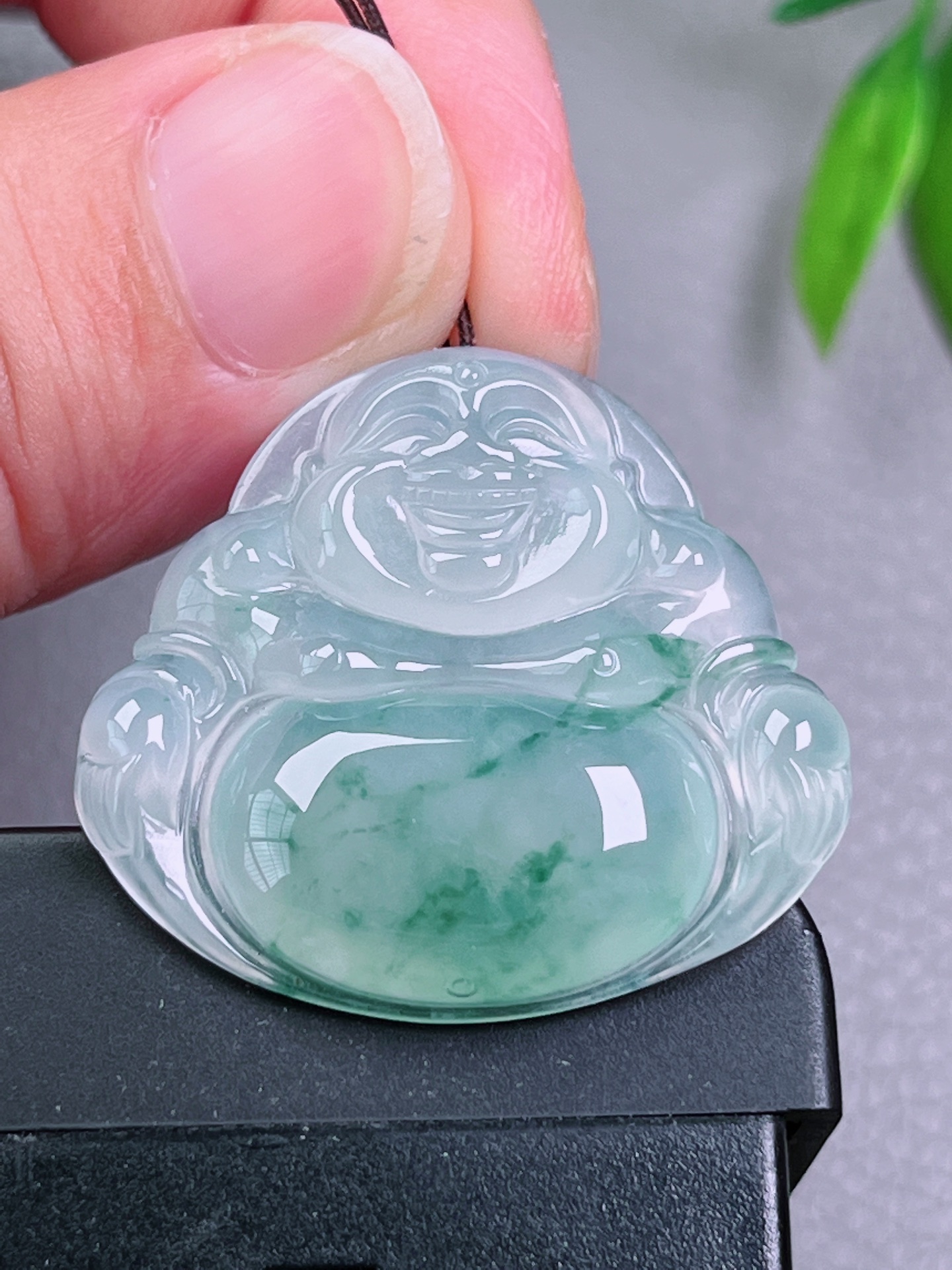 高冰种飘花佛公，无裂，品相正，冰透水润，起荧光，尺寸：29-32.2-5.6