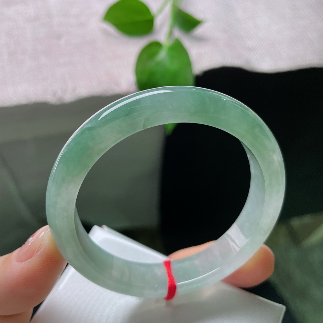 53.3/11.5/7.9，湖水蓝正圈，冰油，种老，清透泛光，神秘又优雅，一点皮纹，ss53402a