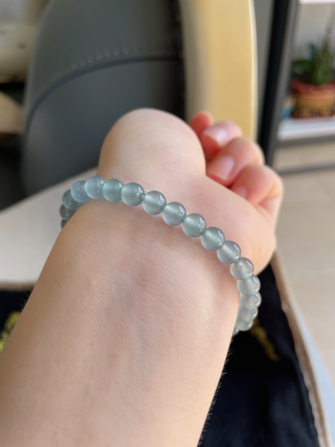 天然翡翠A货，冰种天空蓝手串，尺寸：5.8mm。【编3352】