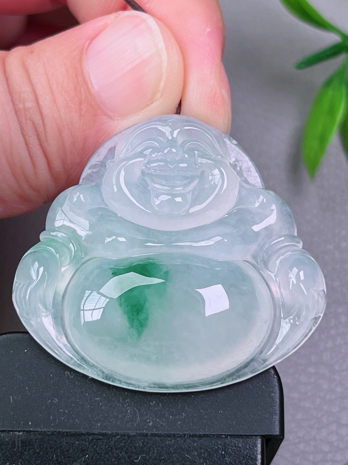 高冰种飘花大佛公，无裂，饱满厚装，笑口常开，起荧光，尺寸：37.4-40.5-8.8