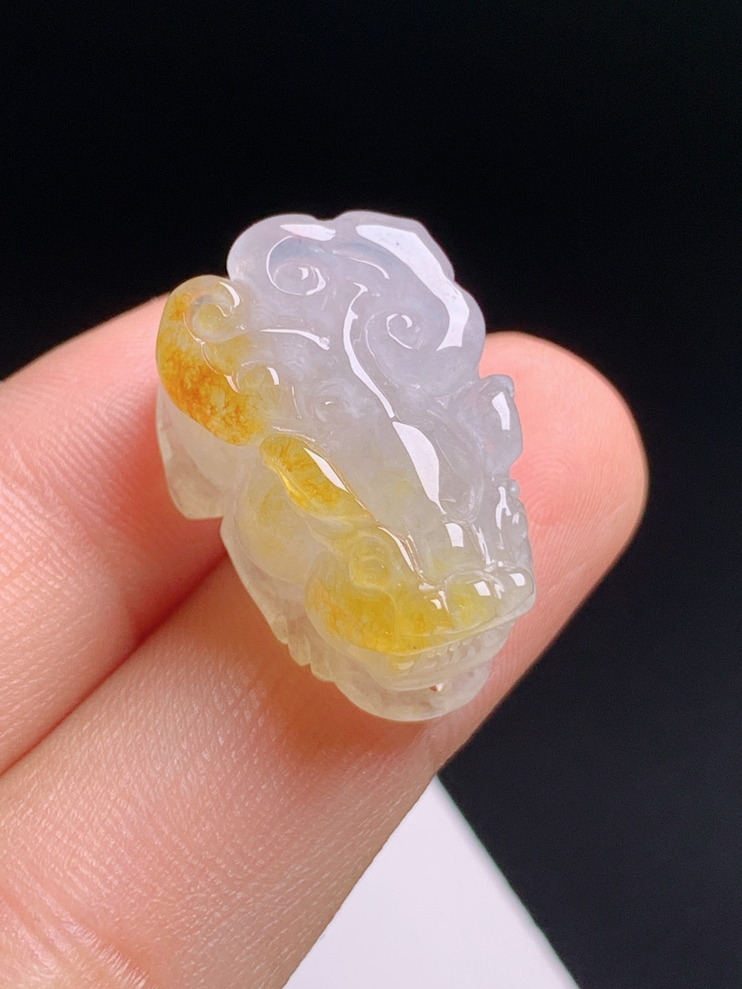 冰黄翡俏色貔貅，种老冰润雕工立体，招财瑞兽寓意吉祥
