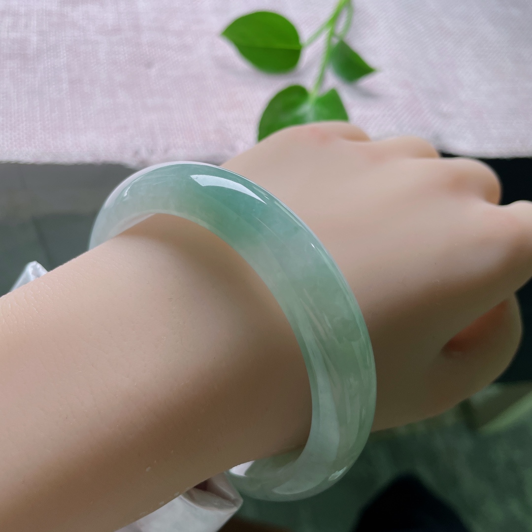58.6/13.2/8.3，绿底正圈，清润通透，种老，佩戴大气端庄，耐看，无裂，ss52310a