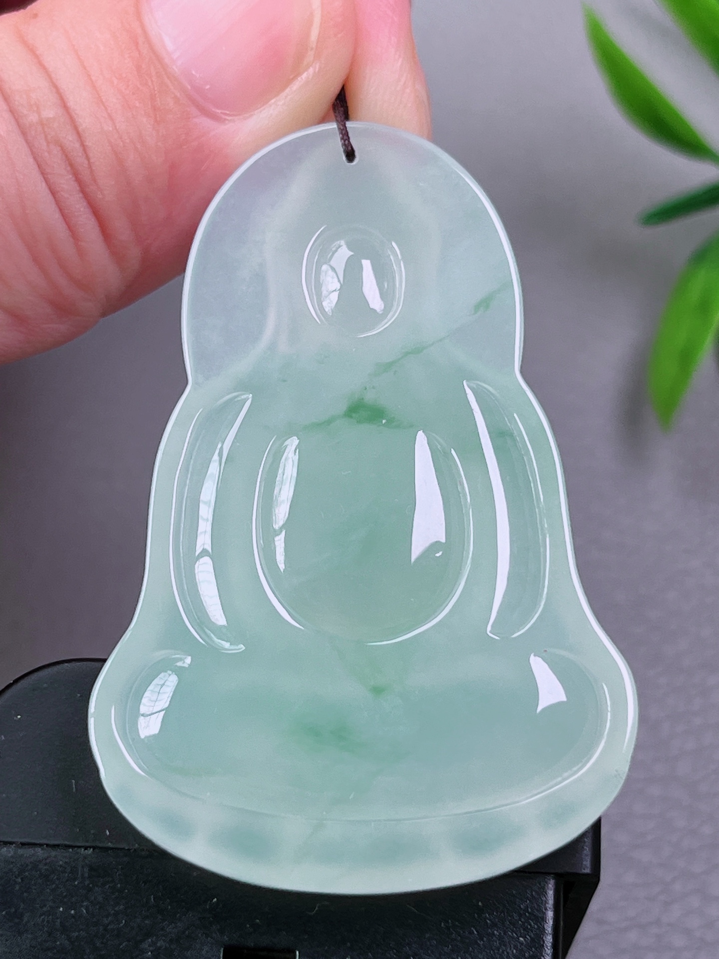 高冰种飘花素衣观音，无裂，细腻油润，冰透水润，起荧光，尺寸：52.3--34.8-6