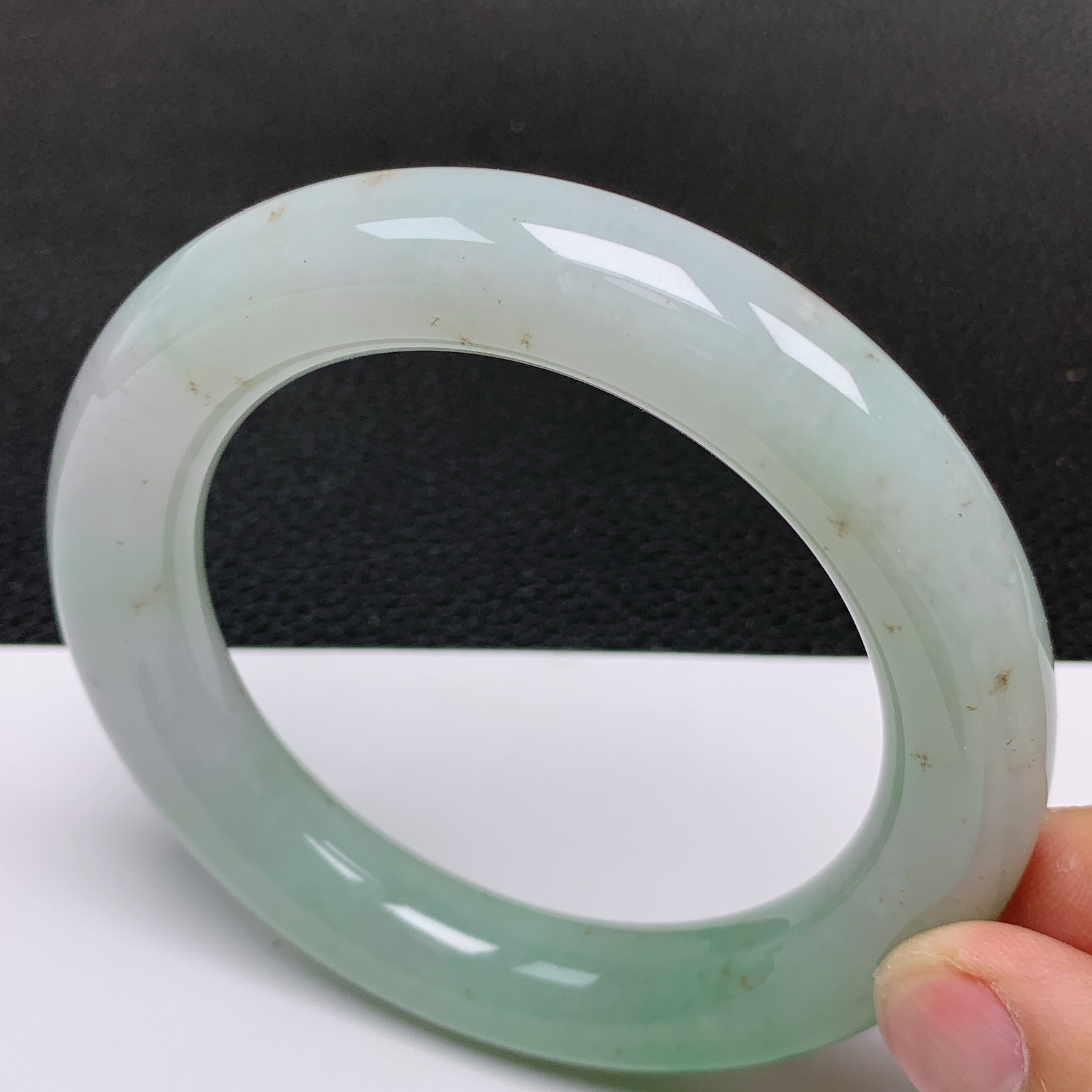 大圈口60～61 天然翡翠老坑冰润双彩飘绿胖圆条手镯 尺寸60.5*12.8*13mm