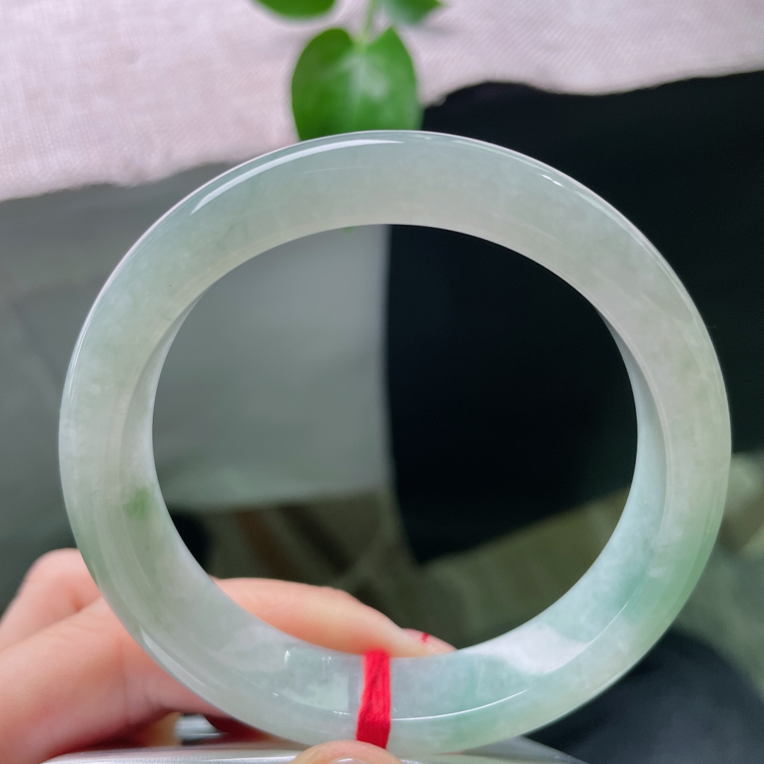 58.6/13.2/8.3，绿底正圈，清润通透，种老，佩戴大气端庄，耐看，无裂，ss52310a