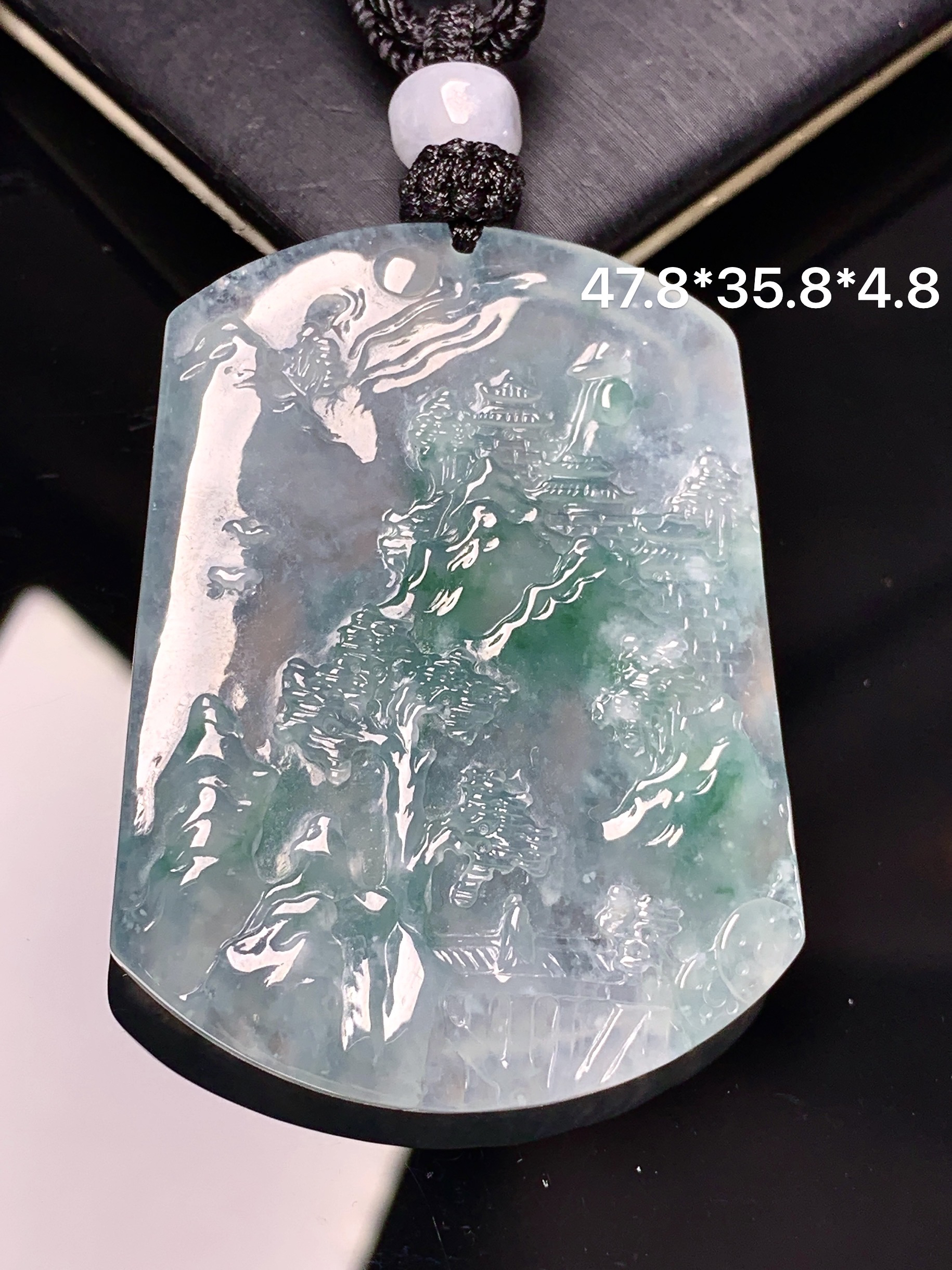 冰种飘绿山水牌子吊坠 玉质细腻 色泽艳丽清新 整体尺寸47.8*35.8*4.8 a2