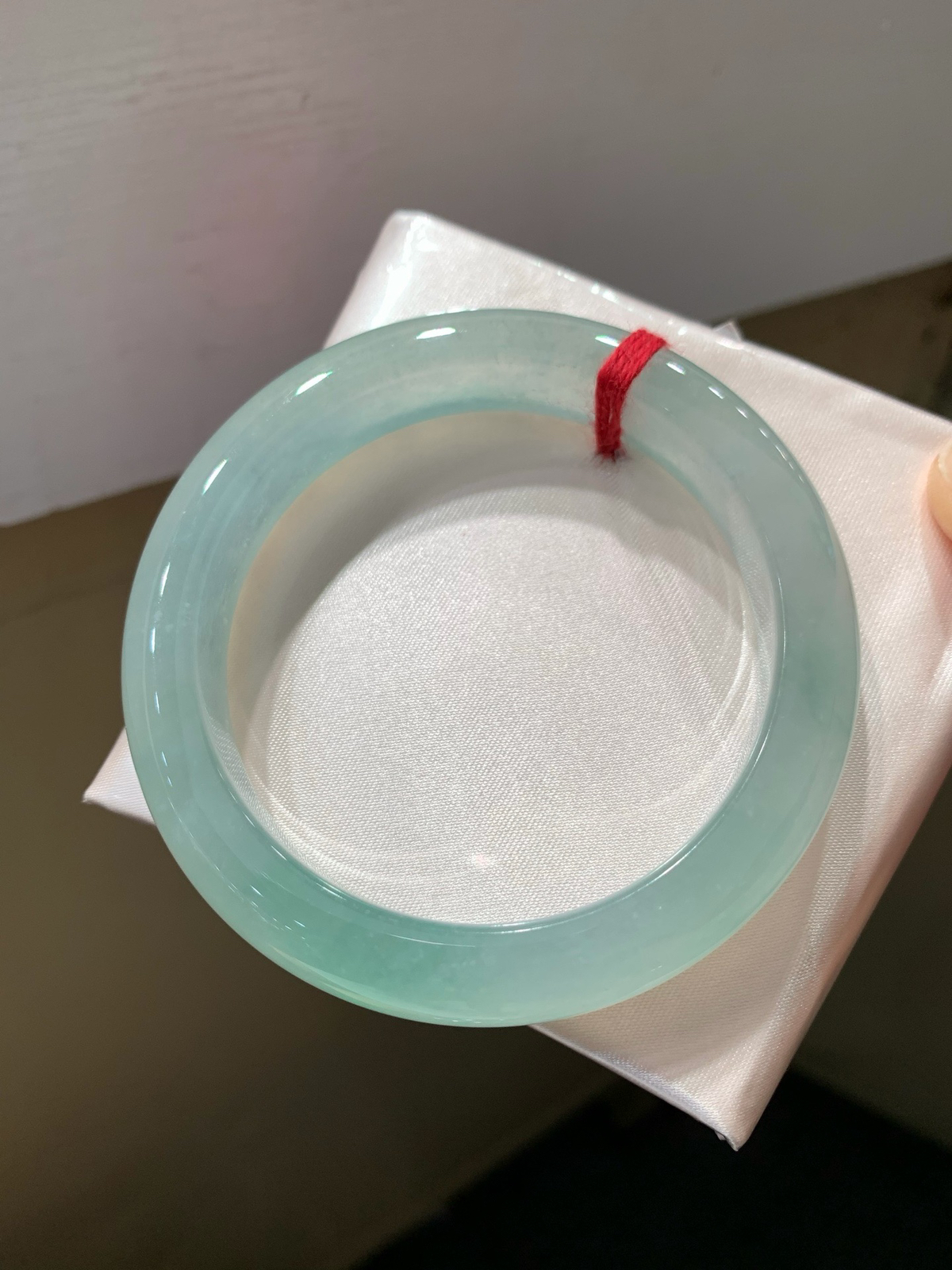 尺寸56.3/11.9/9.1，冰种手镯
水润细腻 清新甜美 冰透