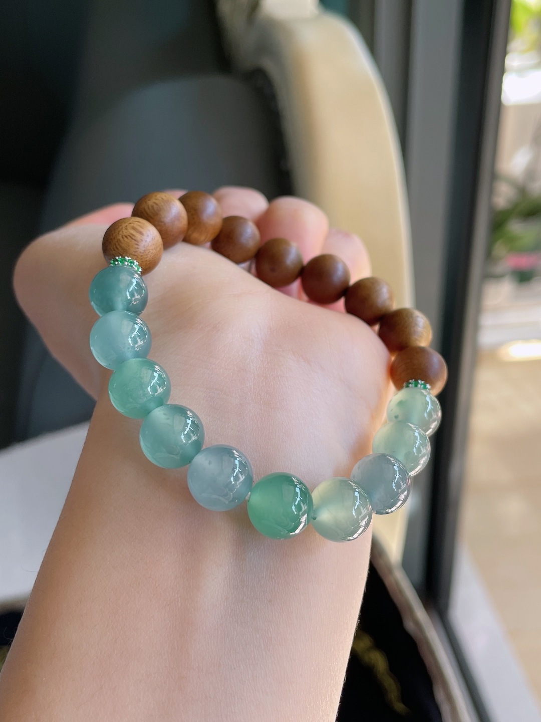 天然翡翠A货，冰多宝搭配沉香木手串，尺寸：10mm。【编3865】
