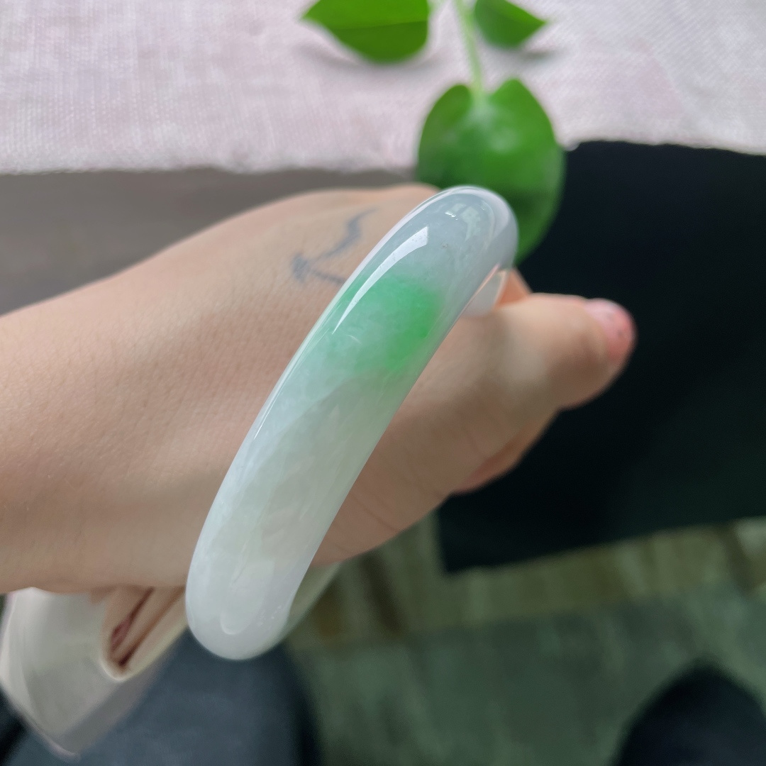 白底青正圈，水头好，种老，干干净净，佩戴，皮纹，ss53823a