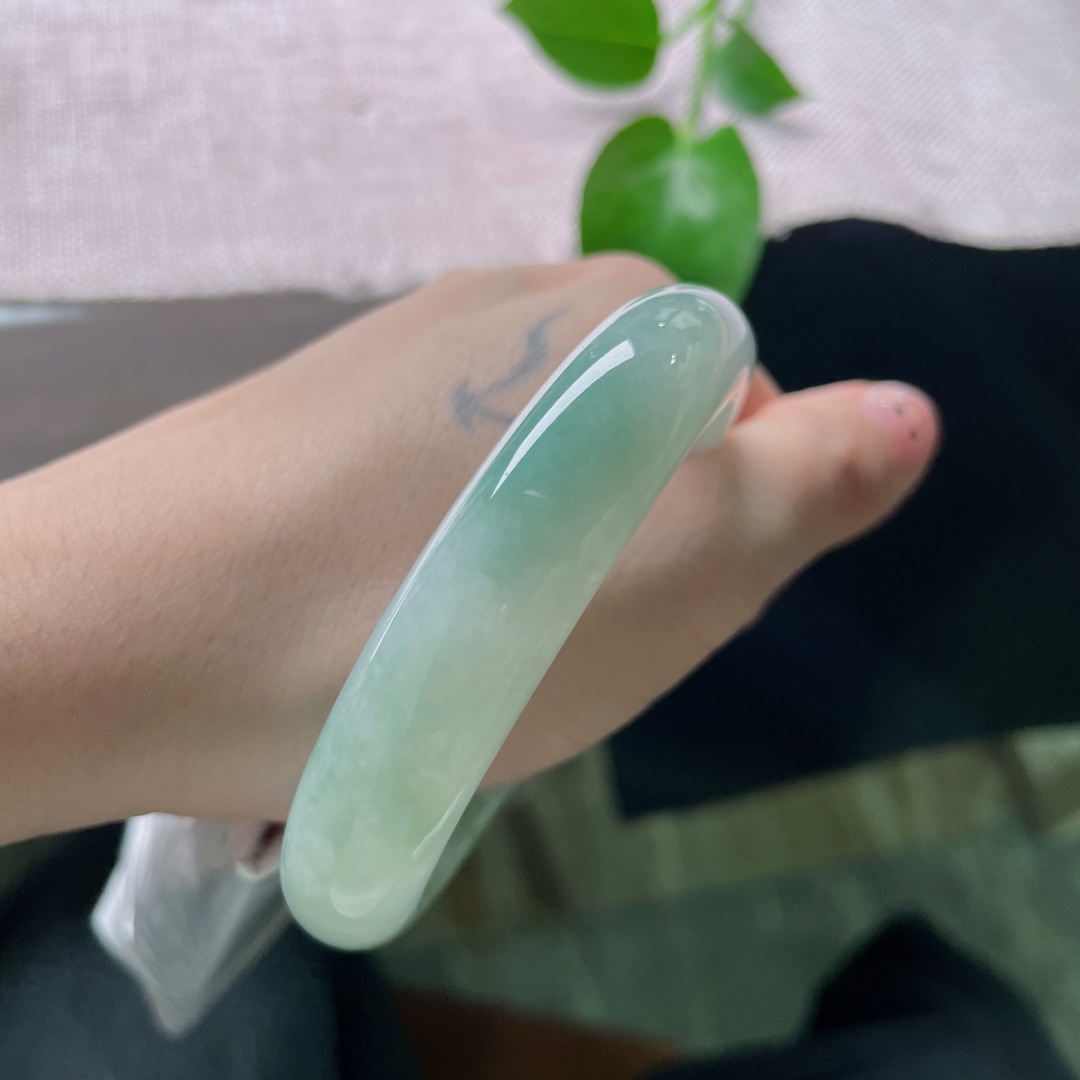 58.6/13.2/8.3，绿底正圈，清润通透，种老，佩戴大气端庄，耐看，无裂，ss52310a