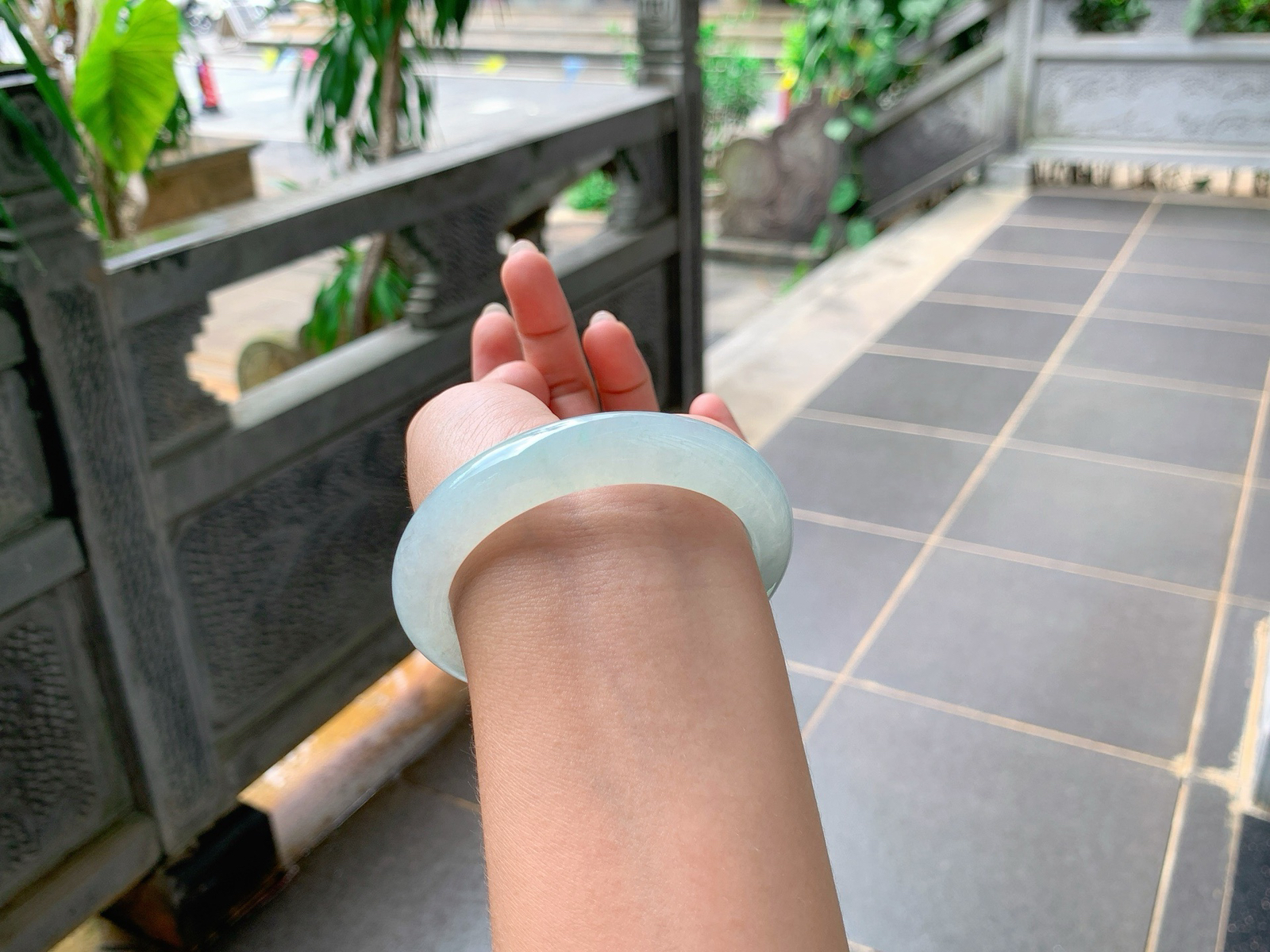 ｜56圈口
底妆色系淡淡的，清清甜甜的感觉，清雅水水润润