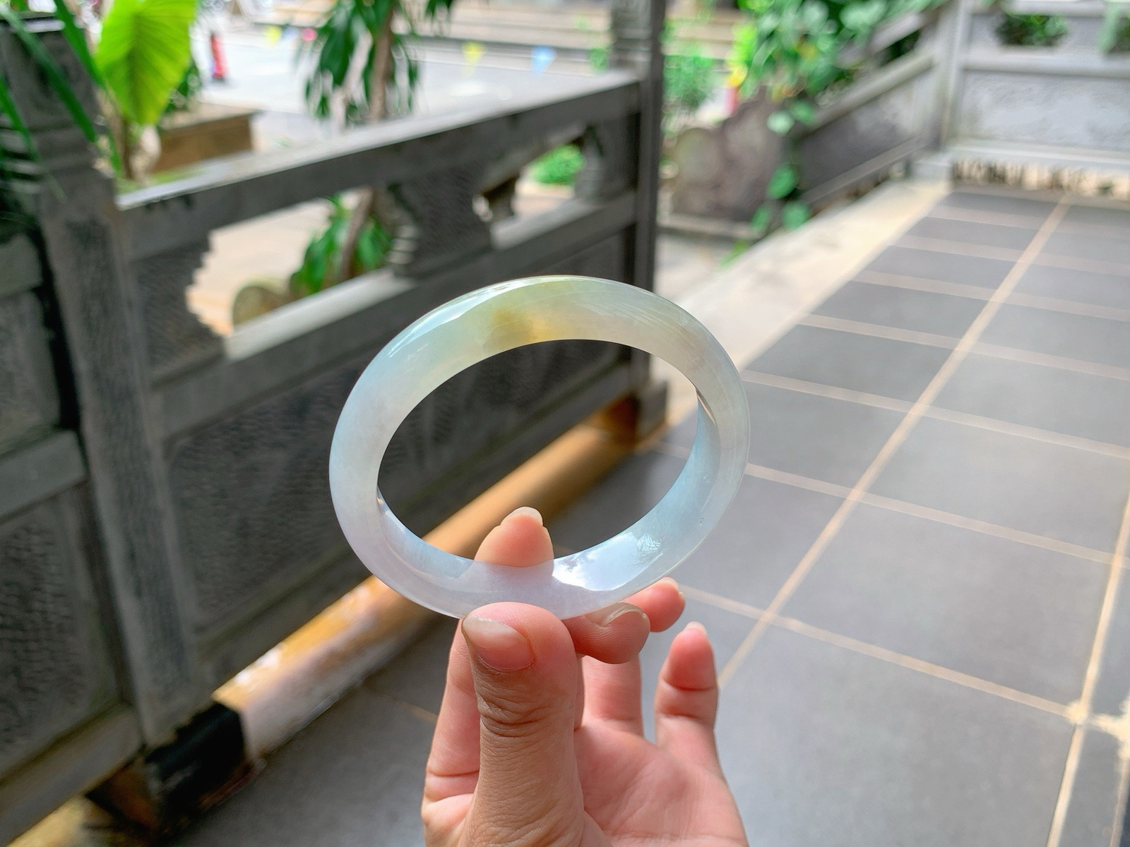 ｜57圈口
冰飘黄翡，底妆透亮，底妆淡淡的春色，像糖果的色系一样，