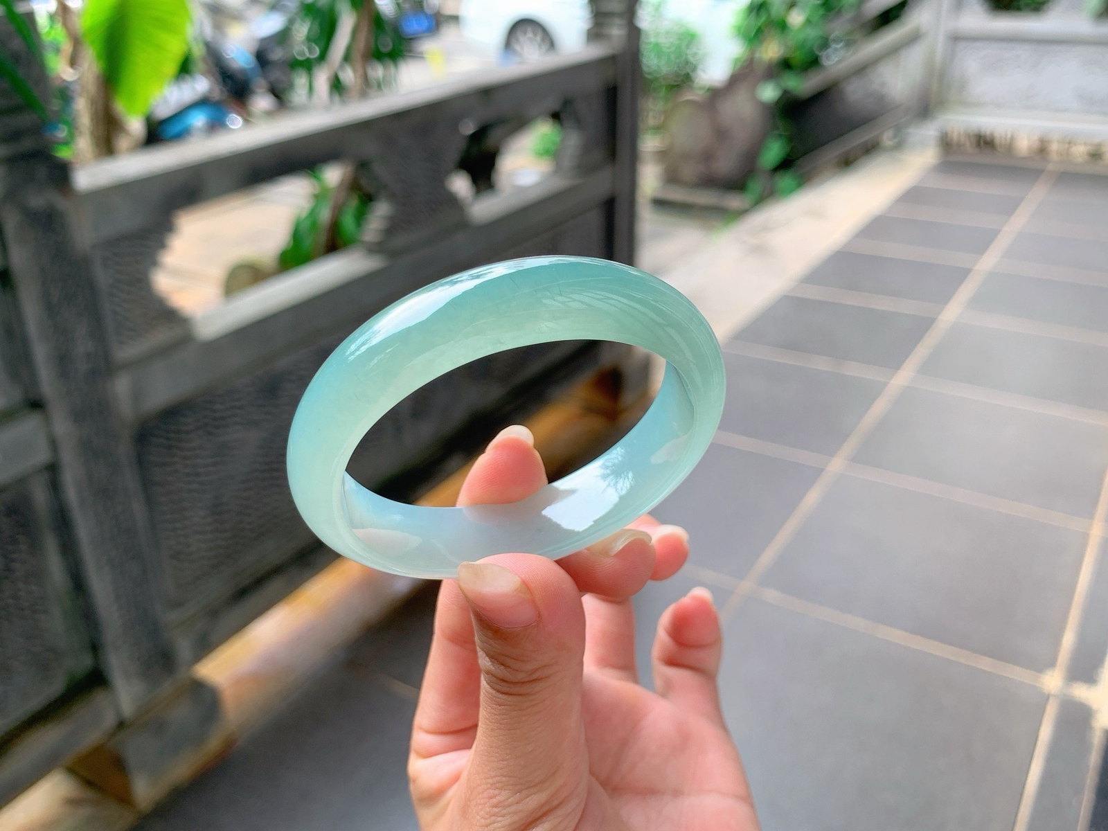 ｜53圈口
半山半水贵妃手镯，版型宽宽的，油润大气，胶胶润润的，