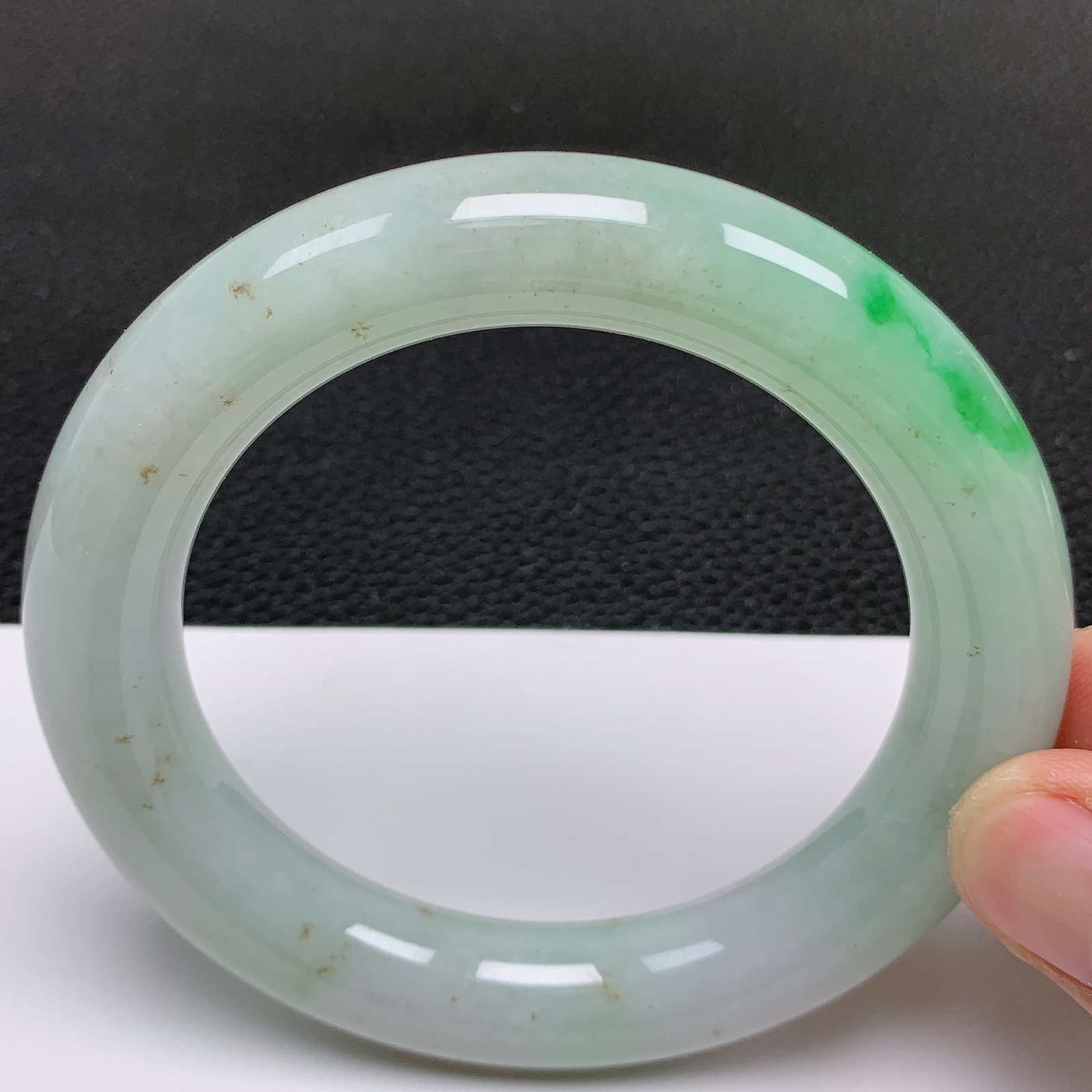 大圈口60～61 天然翡翠老坑冰润双彩飘绿胖圆条手镯 尺寸60.5*12.8*13mm