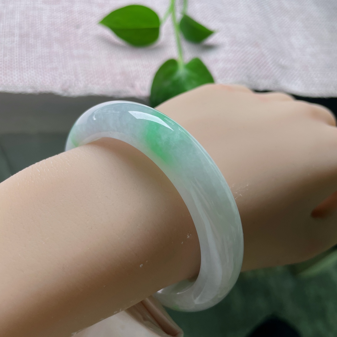 白底青正圈，水头好，种老，干干净净，佩戴，皮纹，ss53823a