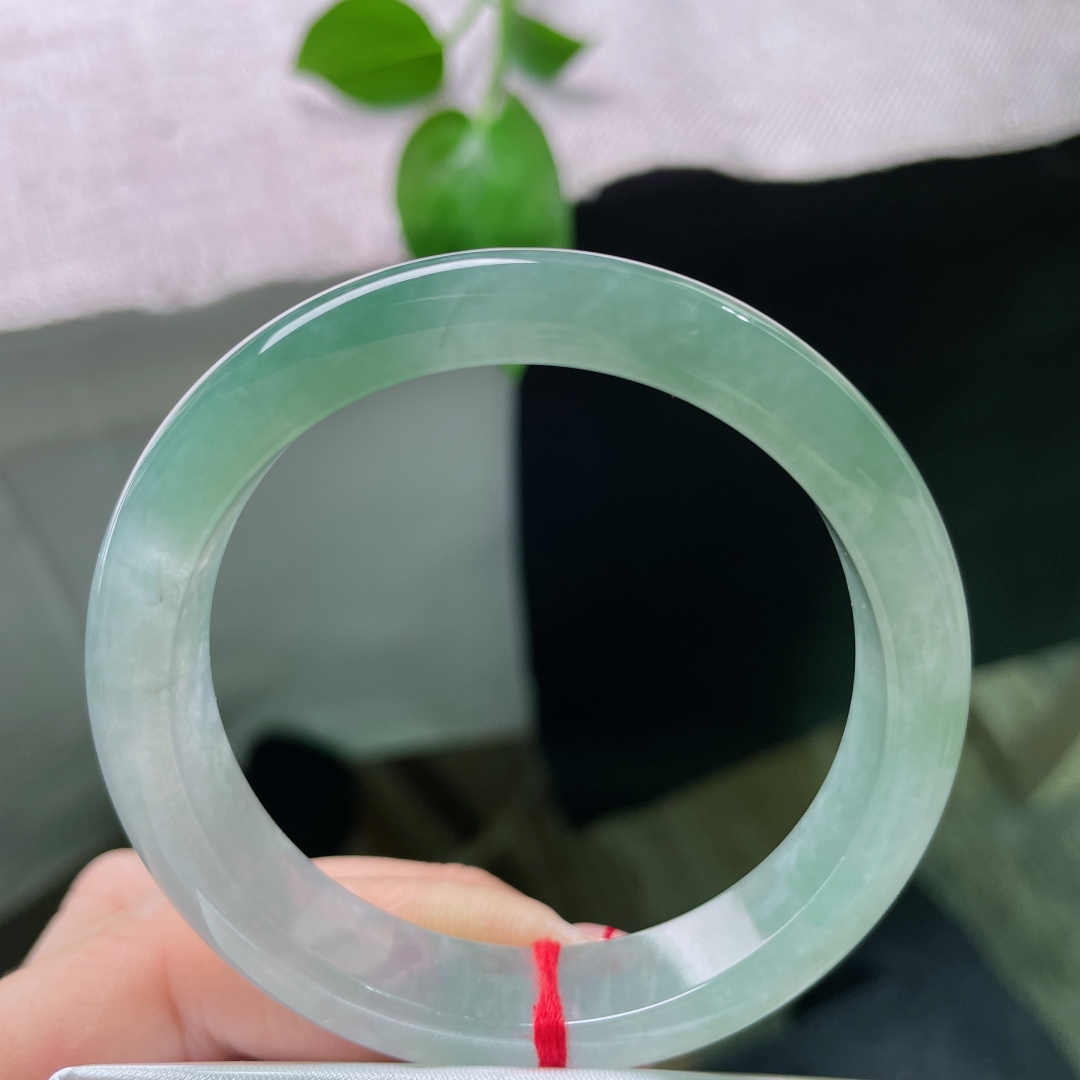 53.3/11.5/7.9，湖水蓝正圈，冰油，种老，清透泛光，神秘又优雅，一点皮纹，ss53402a
