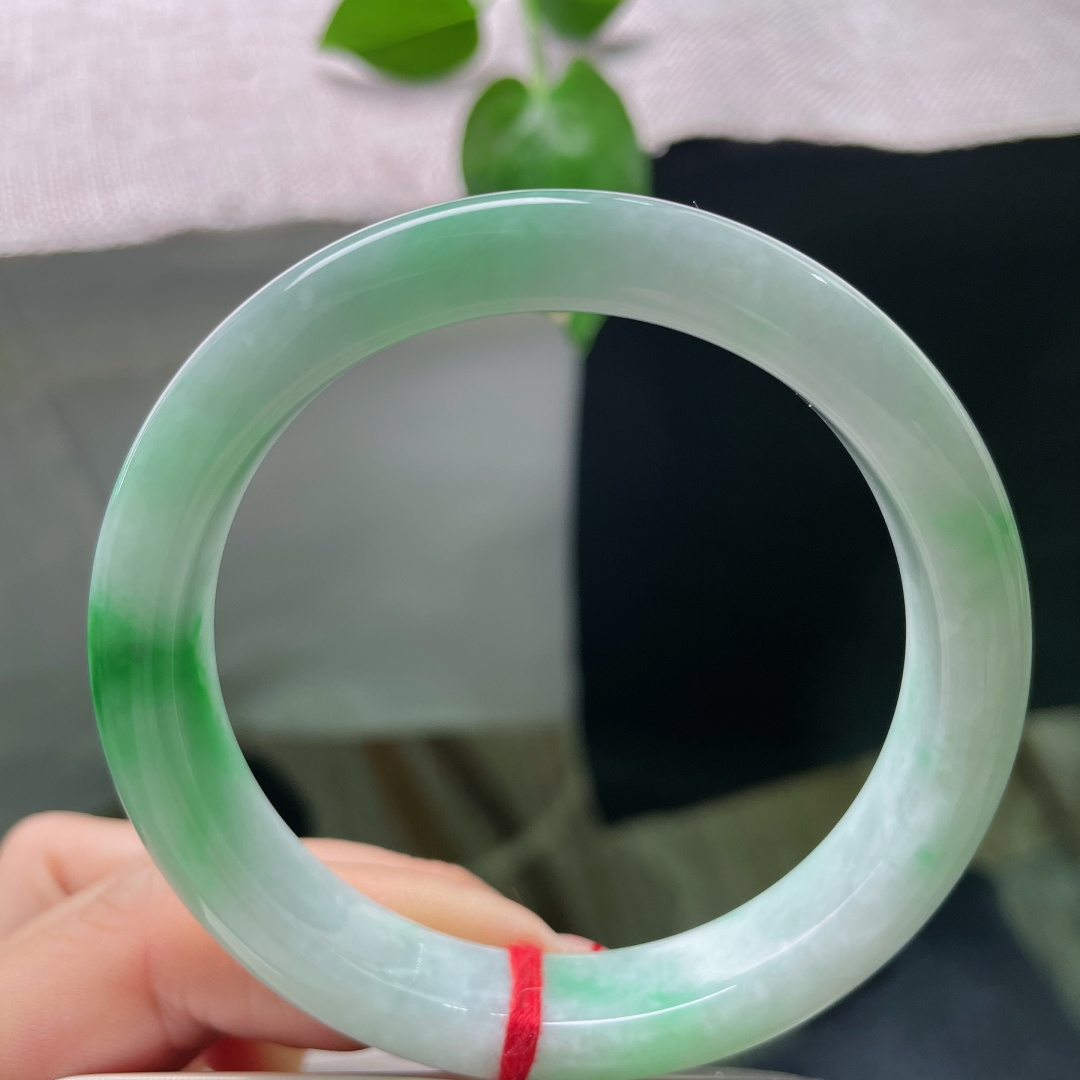 58/11.2/8.4飘绿正圈，水润细腻，一抹飘色，翠色伊人，贵气，无裂，ss51287a