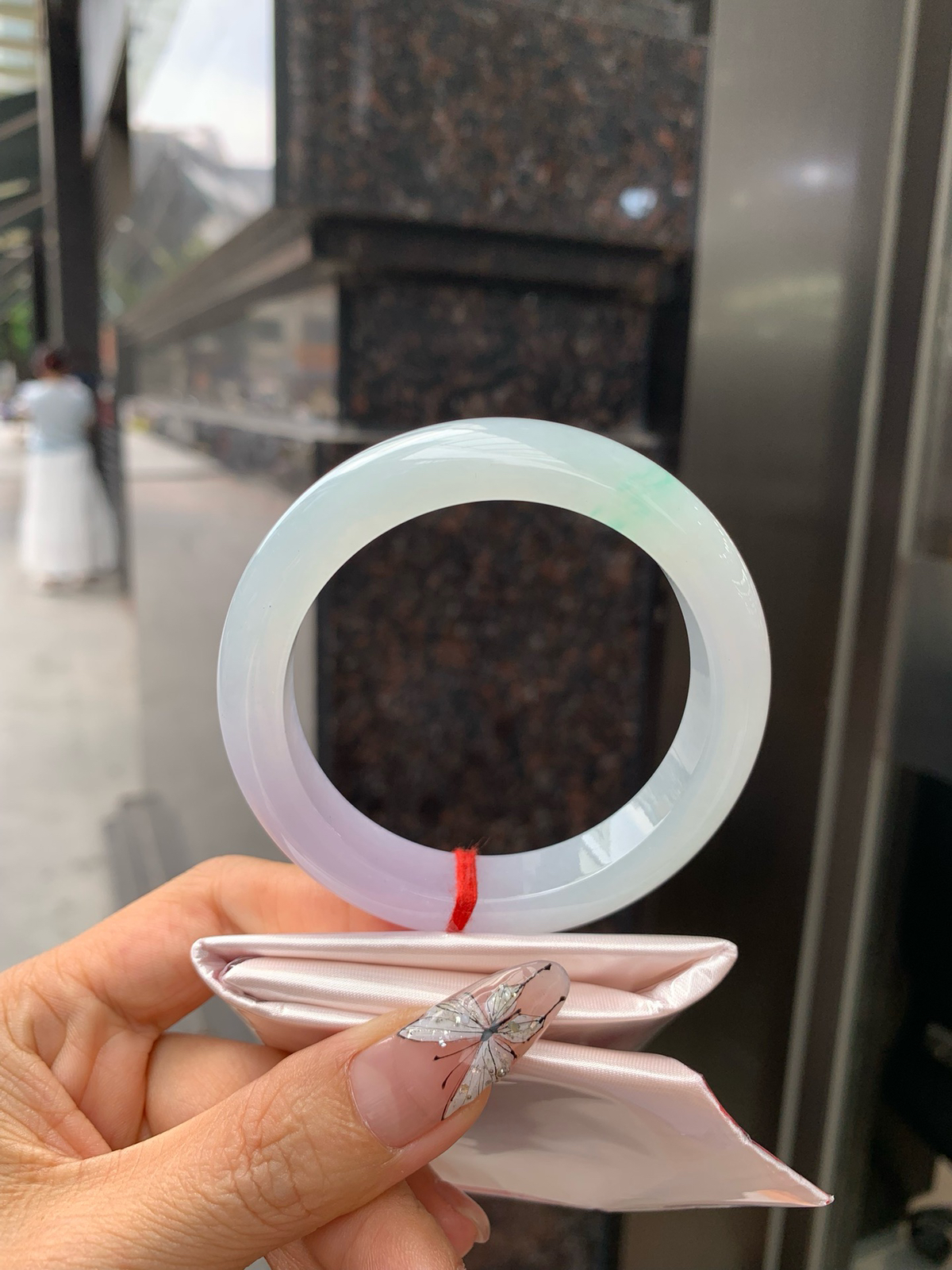 淡春彩正圈
56.1-8.9-12.2
0328-563-256
打灯细纹，不影响，底妆细腻，半圈冰