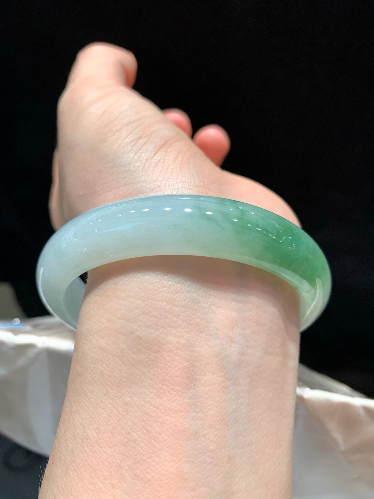 尺寸59.8/13.2/7.9，细糯手镯
水润细腻 清新甜美
TG-1115-480