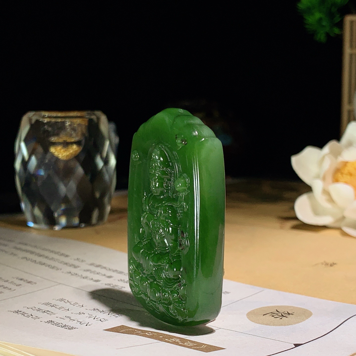 和田玉红皮料阳绿俄罗斯碧玉坐莲观音牌挂件 尺寸51/35/10重41克。玉质细腻油润。手推出油。佩戴高端典雅。lt260615