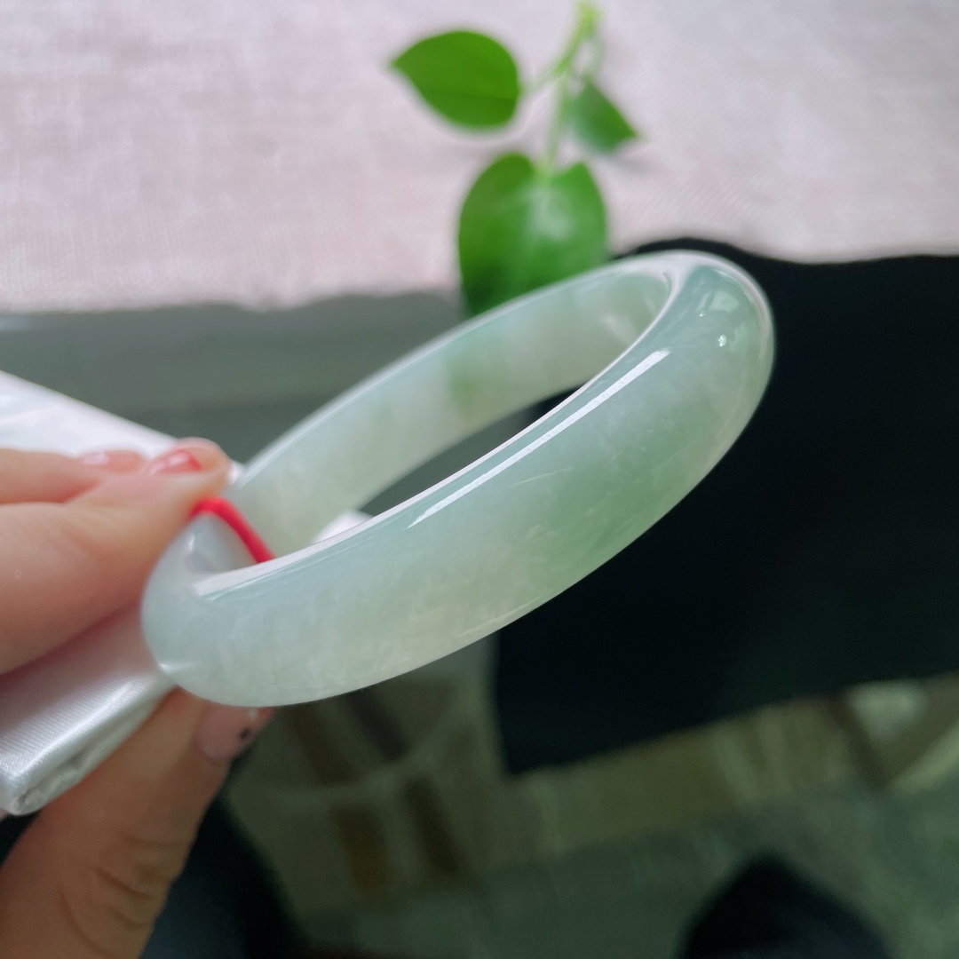 58.6/13.2/8.3，绿底正圈，清润通透，种老，佩戴大气端庄，耐看，无裂，ss52310a