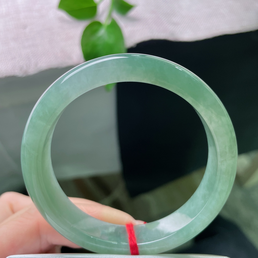 55.2/12.5/8，湖水绿正圈，平静如水，种老，油性好，沉鱼落雁之姿，无裂，ss53409a