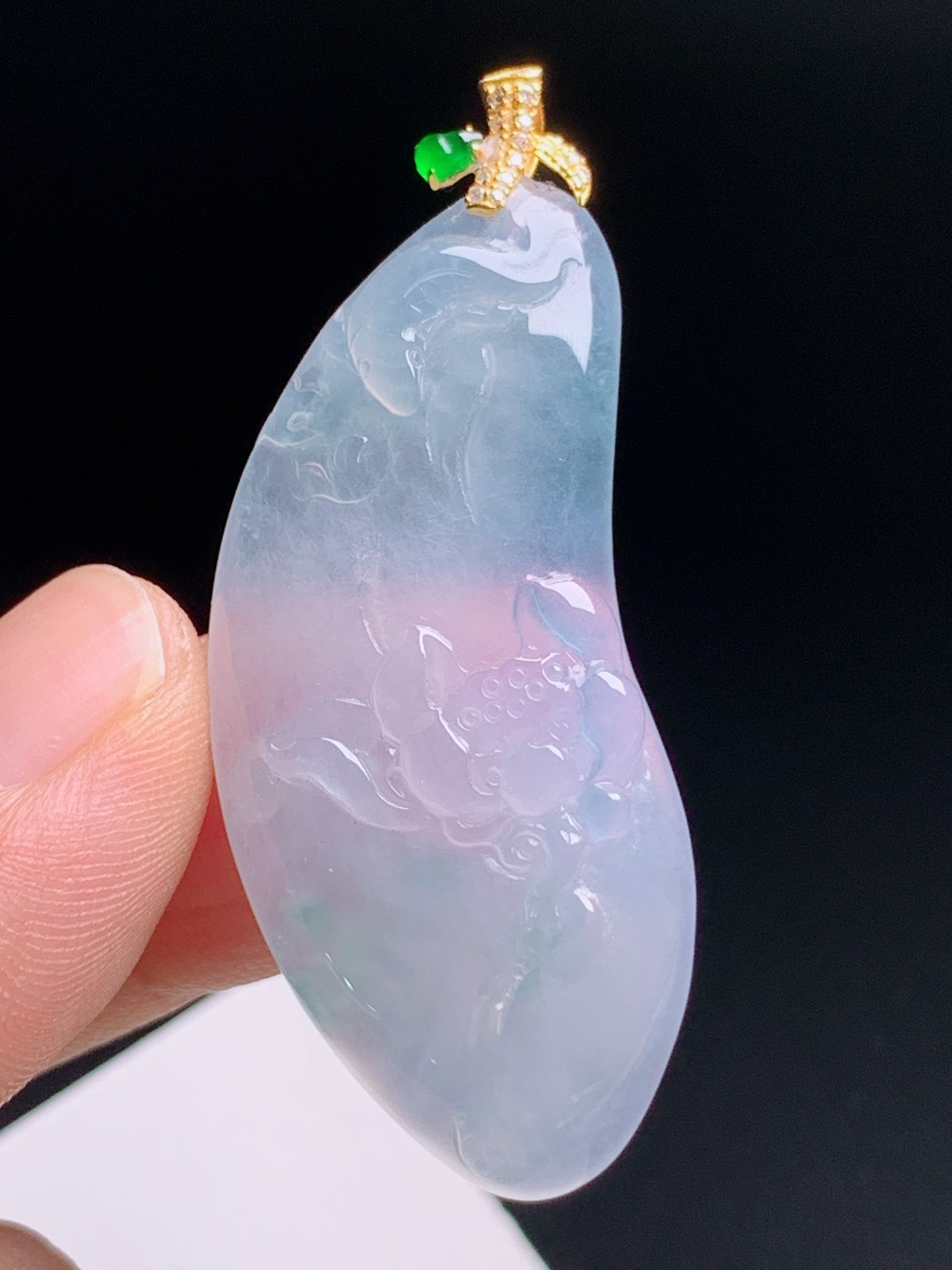 ️ 随形荷花吊坠，起光冰透意境清雅，18K金伴绿蛋设计独特 0806