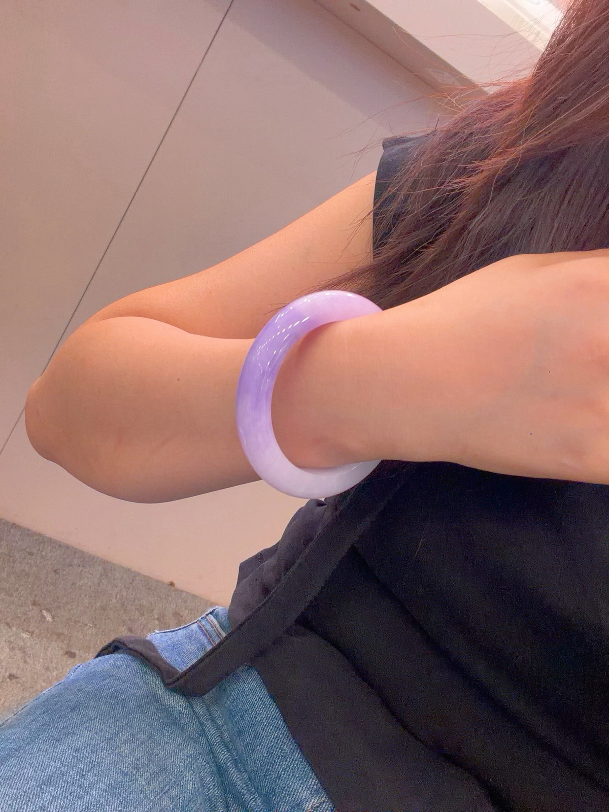 ️｜60圈口
绝美春彩一截紫
春色浓郁饱满，韵味十足
大圈口佩戴舒展大气
上手温婉耐看，越看越爱
规格【66/12/11.9】