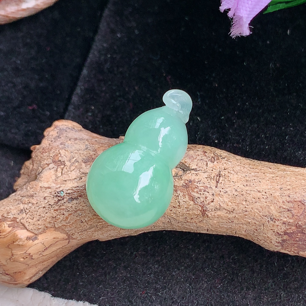 Lz实拍20.2*11*8.8缅甸翡翠冰透小葫芦吊坠 精美福禄锁骨坠