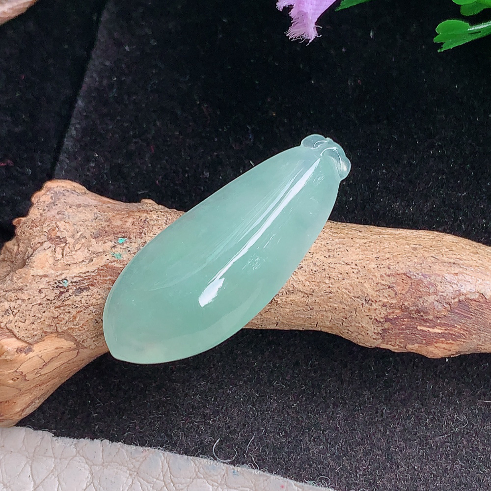 Lz实拍28.5*12*5.5缅甸翡翠冰透小福瓜吊坠 精美锁骨坠