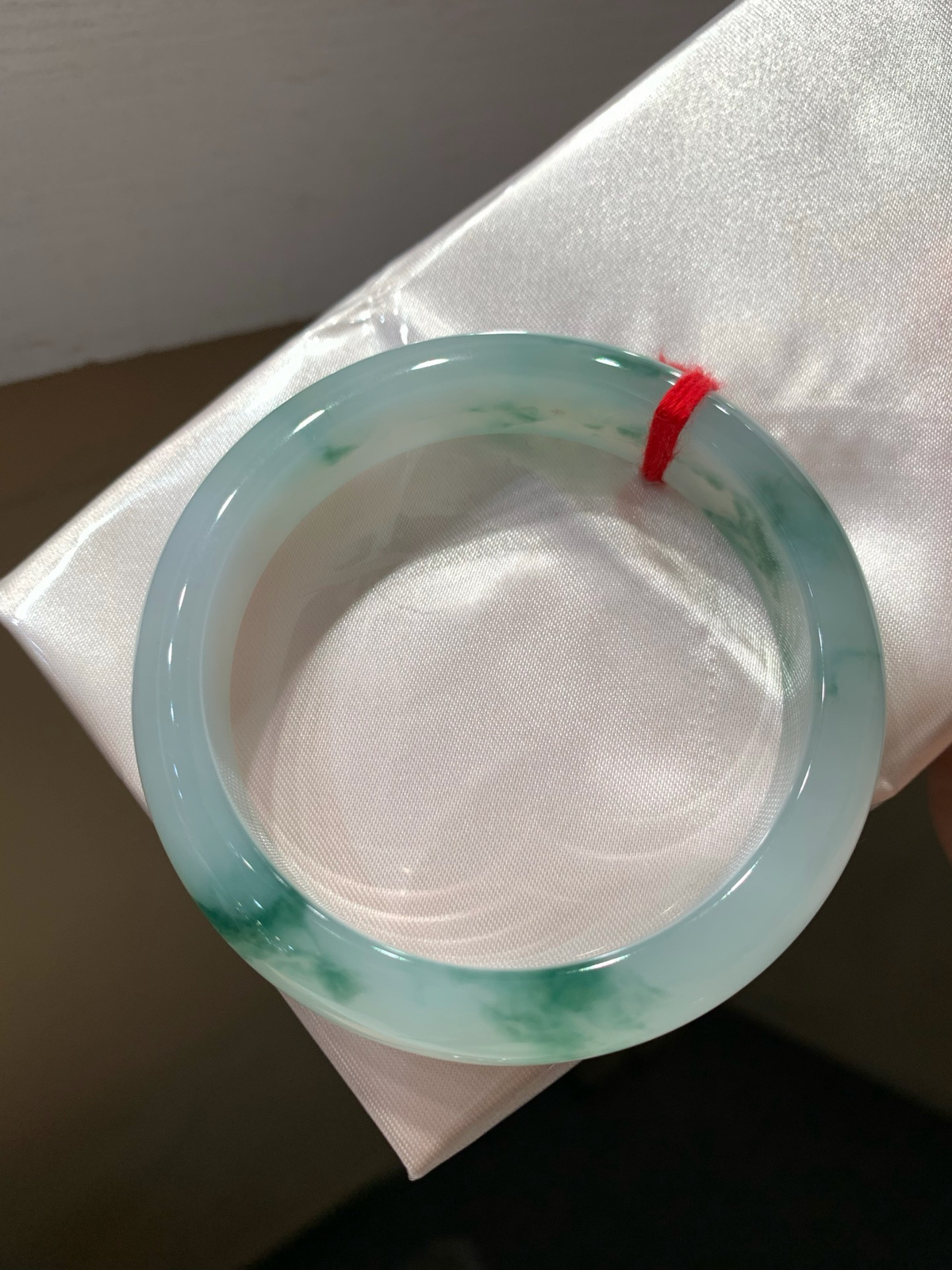 尺寸55.9/12.4/8.2，冰飘花手镯
水润细腻 清新甜美气质