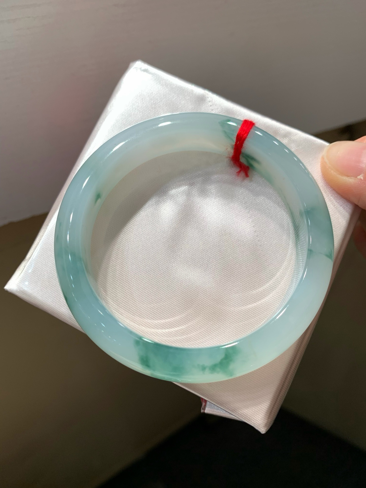 尺寸55.9/12.4/8.2，冰飘花手镯
水润细腻 清新甜美气质