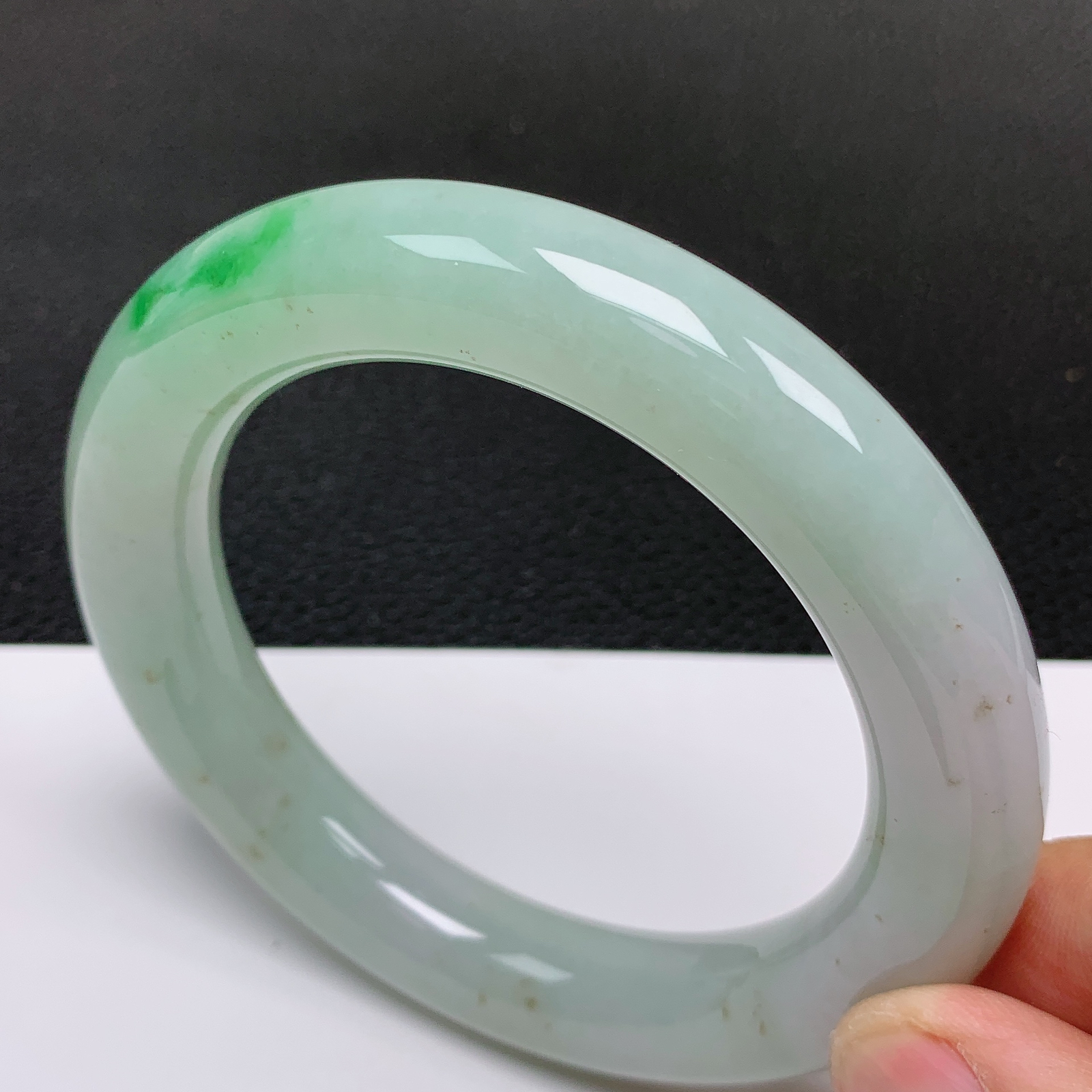 大圈口60～61 天然翡翠老坑冰润双彩飘绿胖圆条手镯 尺寸60.5*12.8*13mm