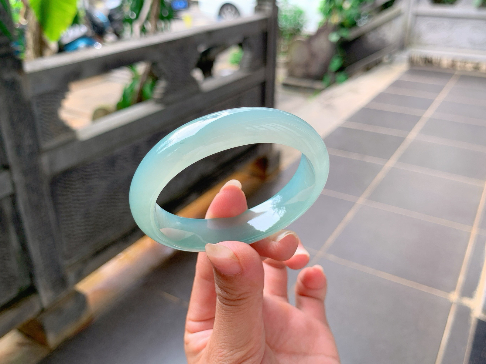 ｜53圈口
半山半水贵妃手镯，版型宽宽的，油润大气，胶胶润润的，