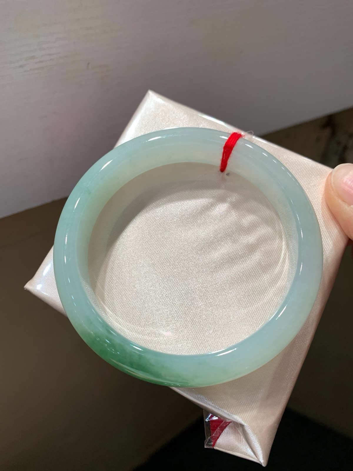 尺寸59.8/13.2/7.9，细糯手镯
水润细腻 清新甜美
TG-1115-480