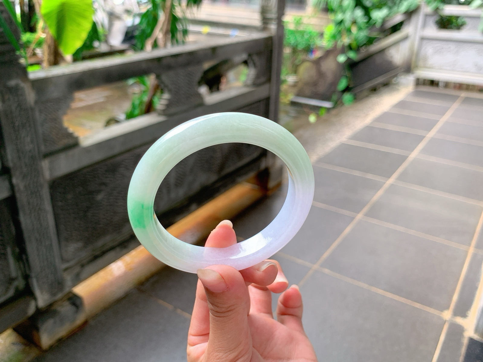 ｜58圈口
春彩，飘绿花，底妆特别的细腻，温温润润的，娇艳不夺目，