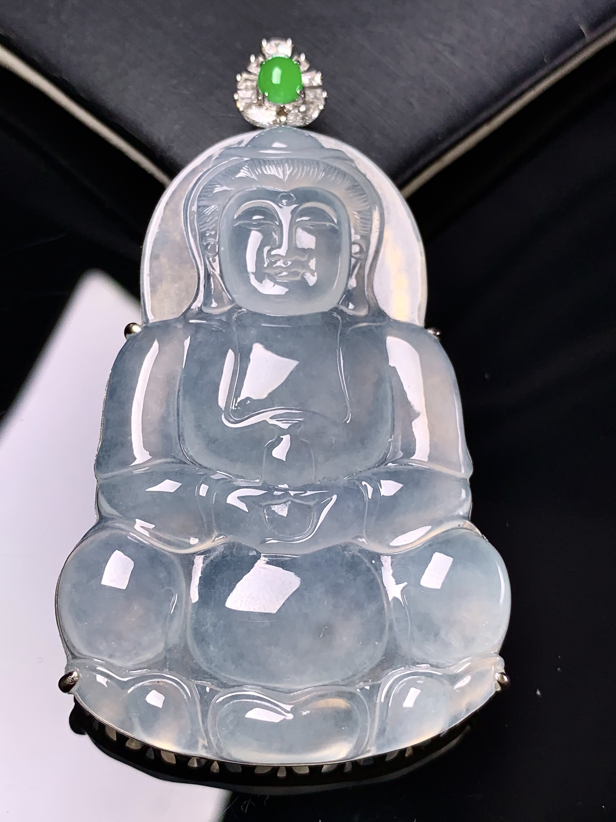 18k金钻镶嵌冰种观音菩萨吊坠 玉质细腻 色泽艳丽清新 整体尺寸65.3*38*9 a4