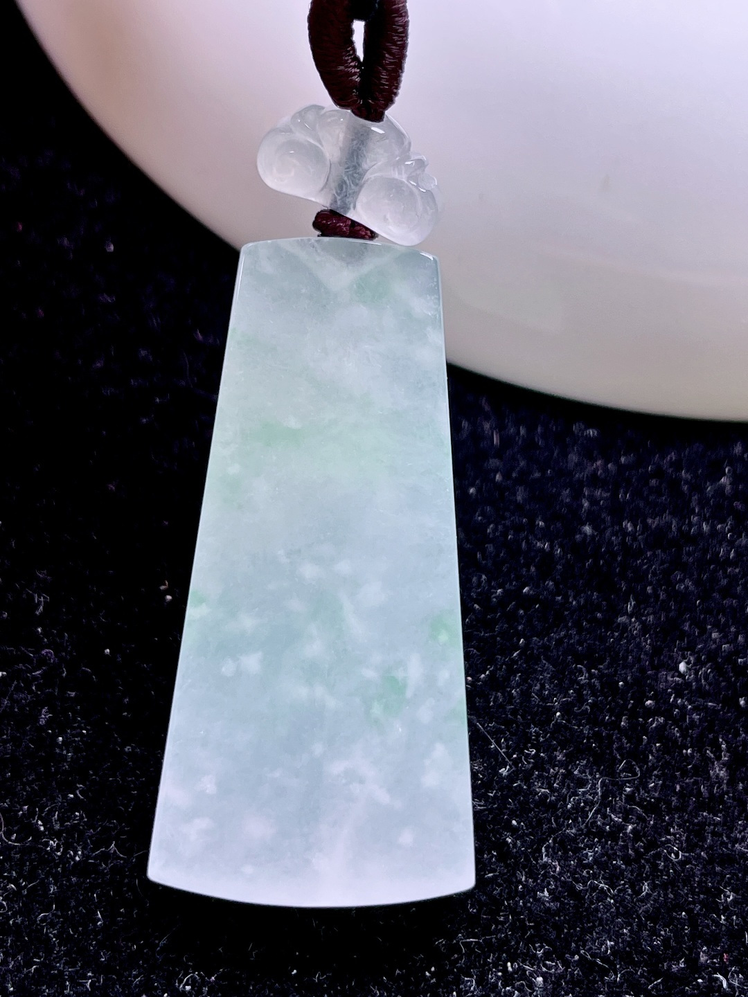 冰飘绿花无事牌 花色灵动，种老水润 尺寸：36.3/17.4/6.5