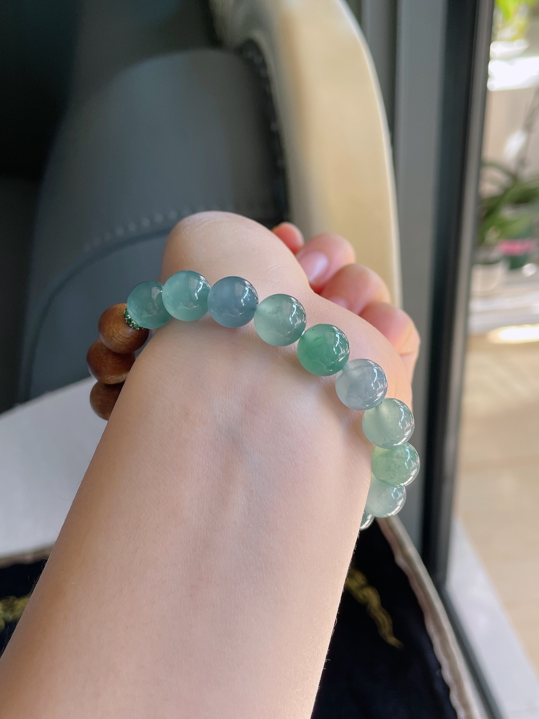 天然翡翠A货，冰多宝搭配沉香木手串，尺寸：10mm。【编3865】