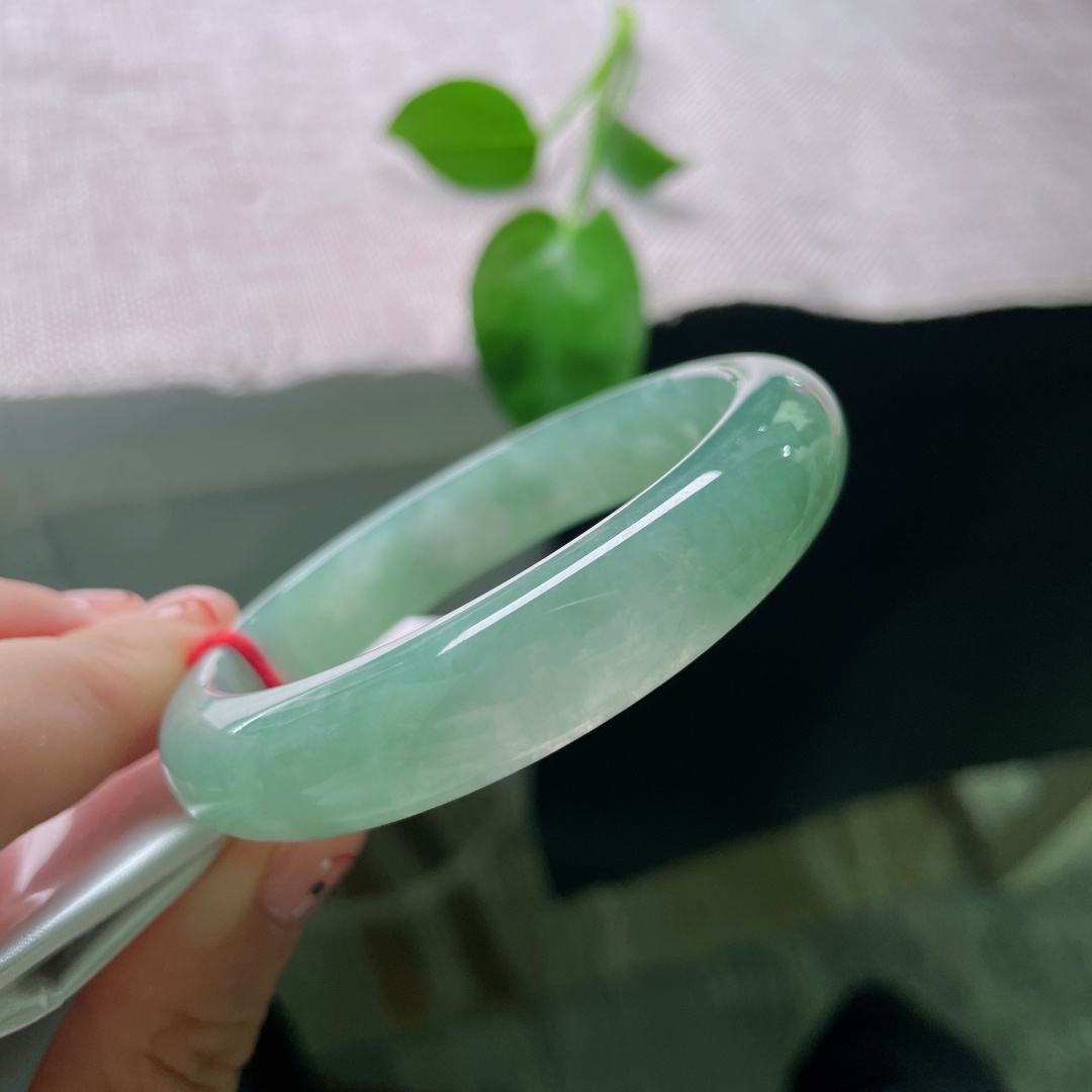 55.2/12.5/8，湖水绿正圈，平静如水，种老，油性好，沉鱼落雁之姿，无裂，ss53409a