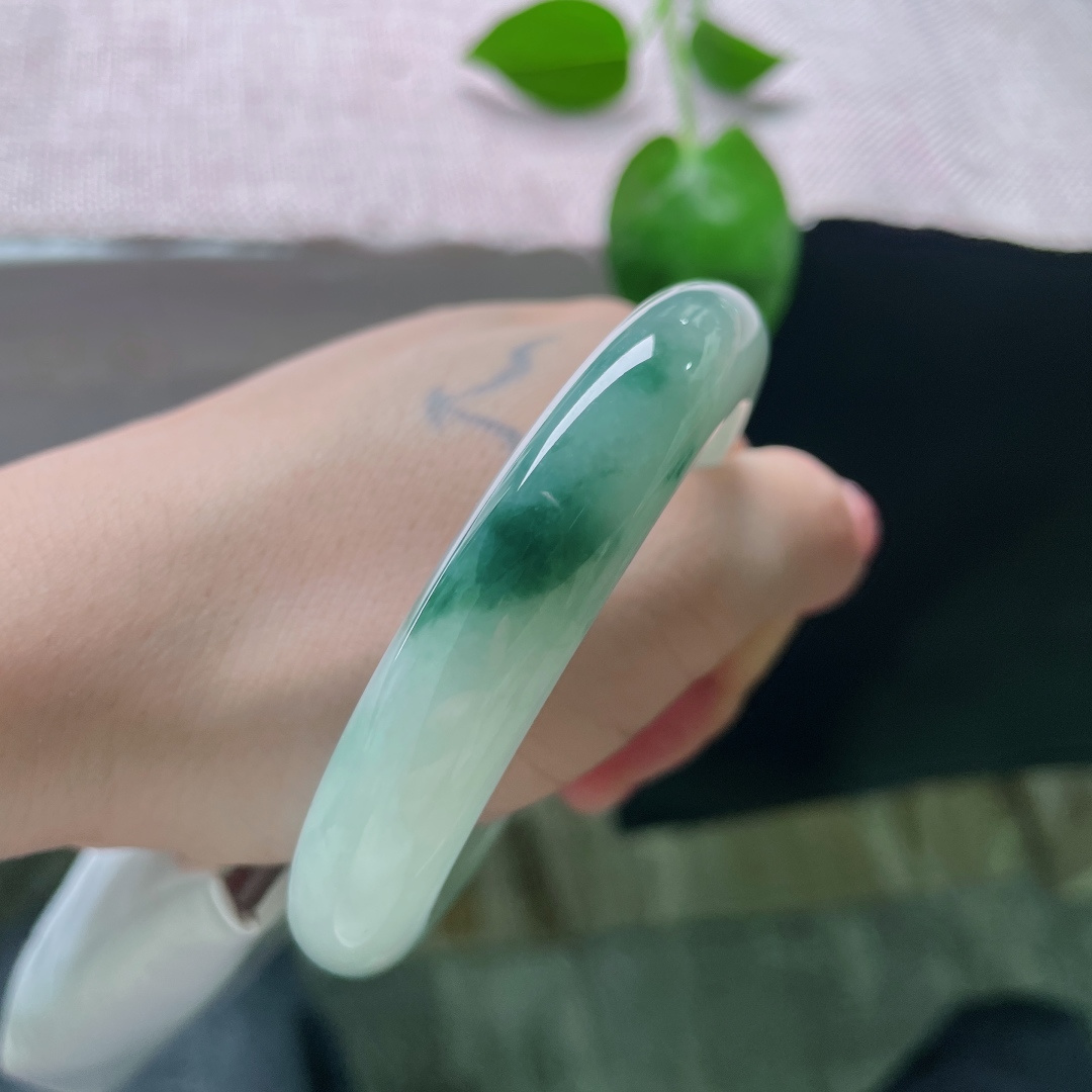 56.2/11.7/8.9飘花正圈，种老，抬手是水墨画，落腕是时光凝成的诗。无裂，ss53797a