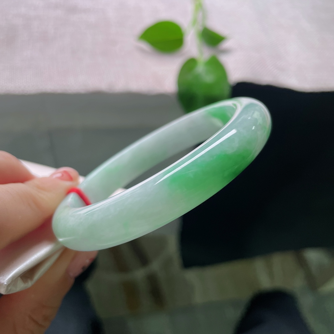58/11.2/8.4飘绿正圈，水润细腻，一抹飘色，翠色伊人，贵气，无裂，ss51287a