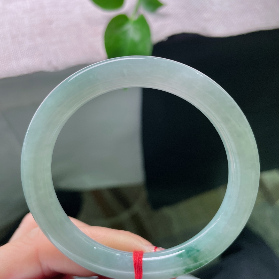 飘花圆条，腕间一抹花开富贵，步步生莲，水润，细腻，种老，有纹，ss53077a