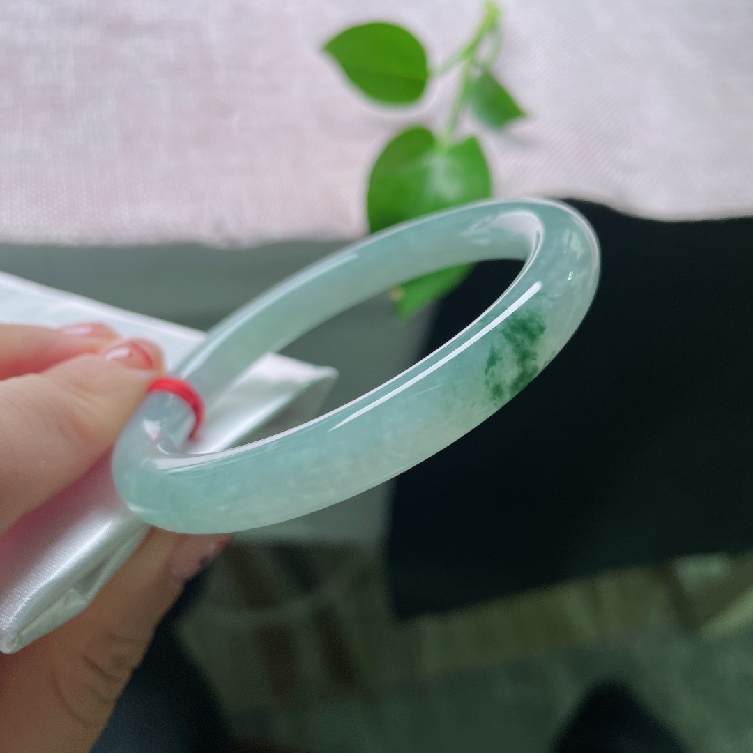 飘花圆条，腕间一抹花开富贵，步步生莲，水润，细腻，种老，有纹，ss53077a