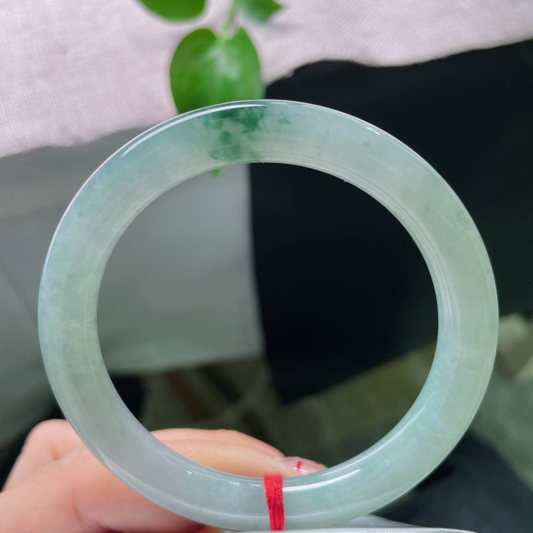 飘花圆条，腕间一抹花开富贵，步步生莲，水润，细腻，种老，有纹，ss53077a