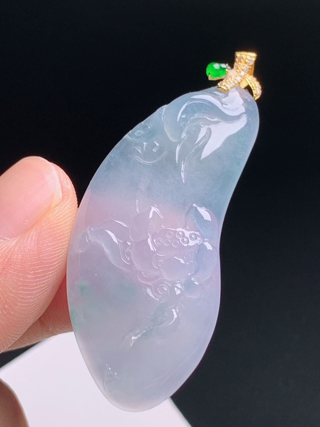 ️ 随形荷花吊坠，起光冰透意境清雅，18K金伴绿蛋设计独特 0806